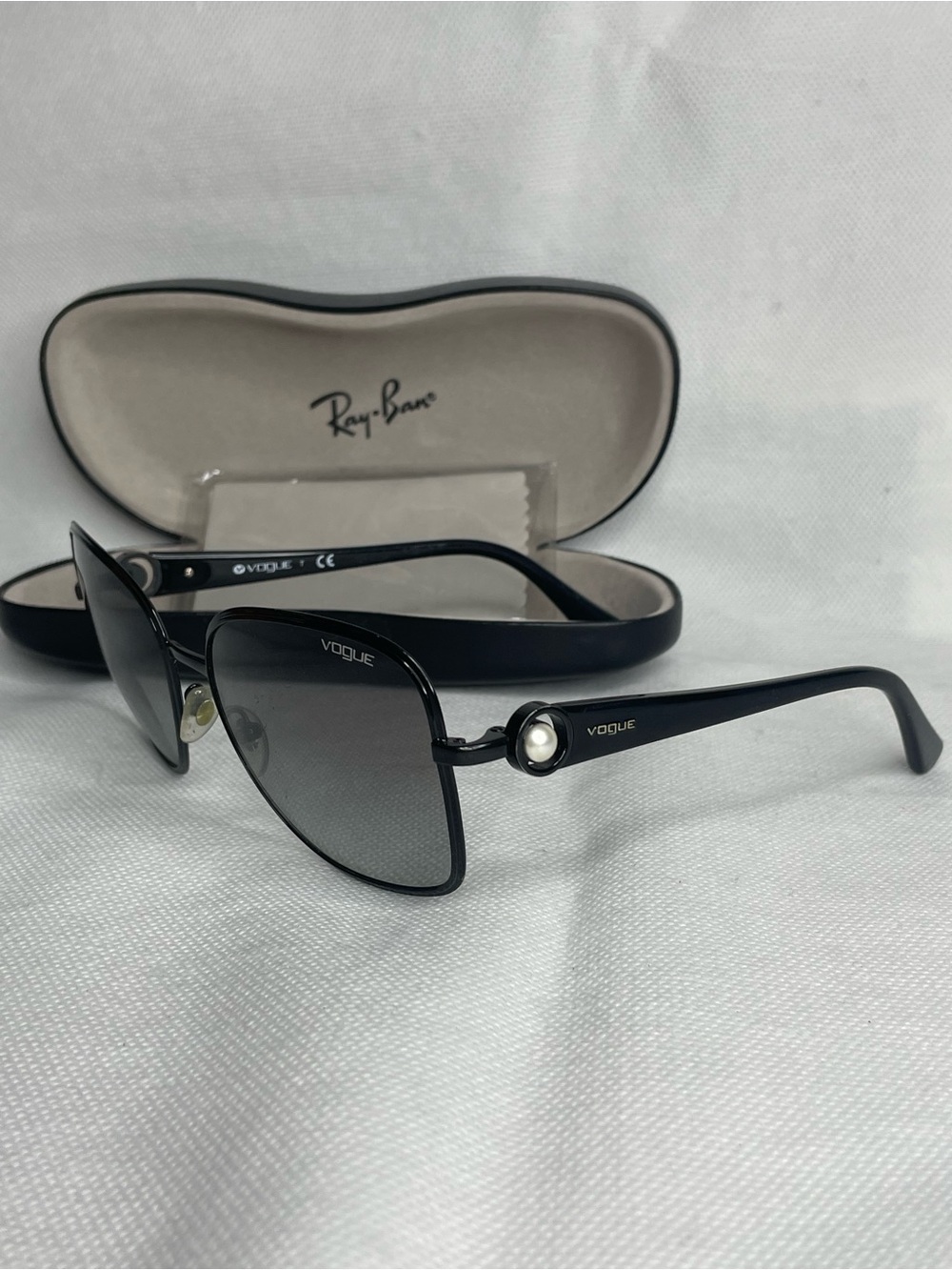 Vogue Pearl Temple Butterfly Sunglasses Black Gray VO3830-SH 352/11 58/18/135 2N